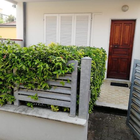 Appartement La Casa Dei Bebi à Carrare Extérieur photo